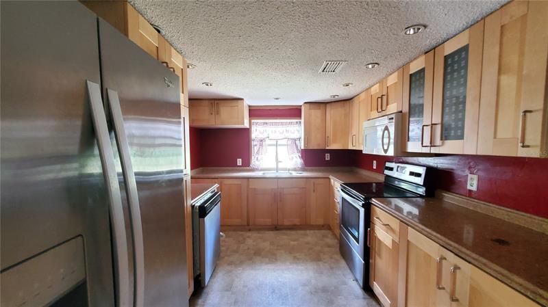 Recently Sold: $129,900 (2 beds, 1 baths, 1308 Square Feet)