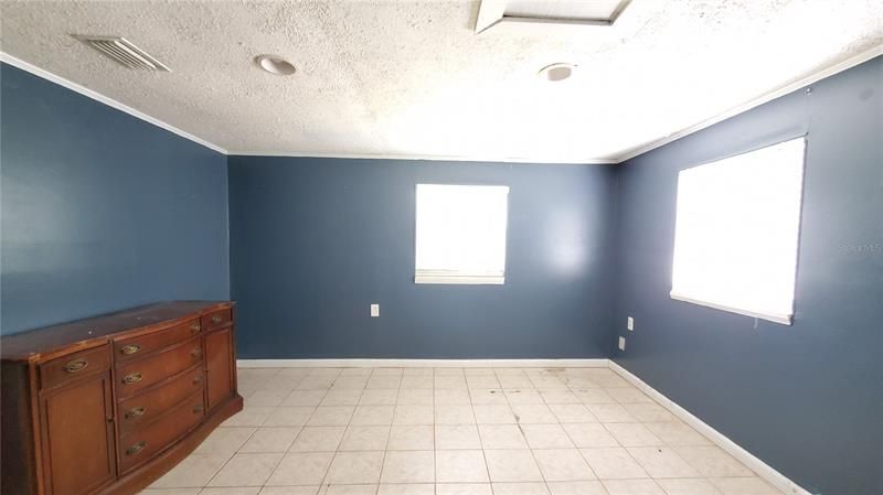 Recently Sold: $129,900 (2 beds, 1 baths, 1308 Square Feet)
