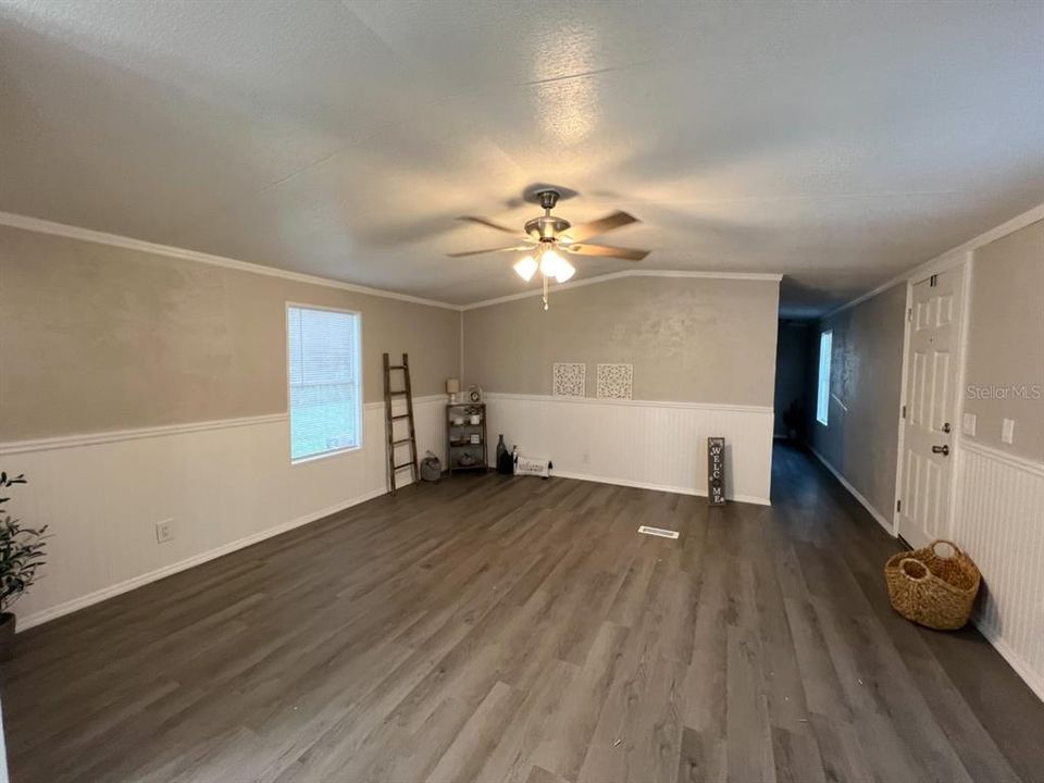 Entry/Living Room