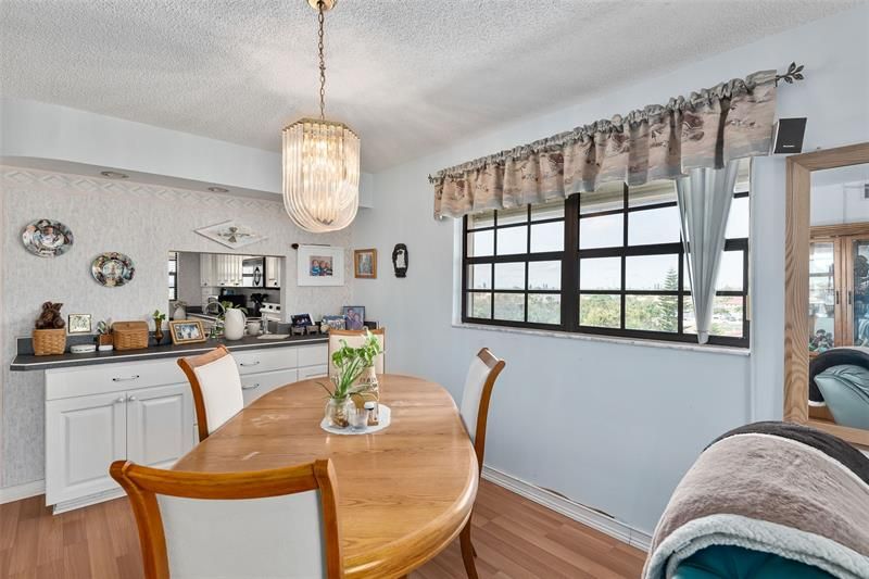 Recently Sold: $475,000 (2 beds, 2 baths, 1101 Square Feet)