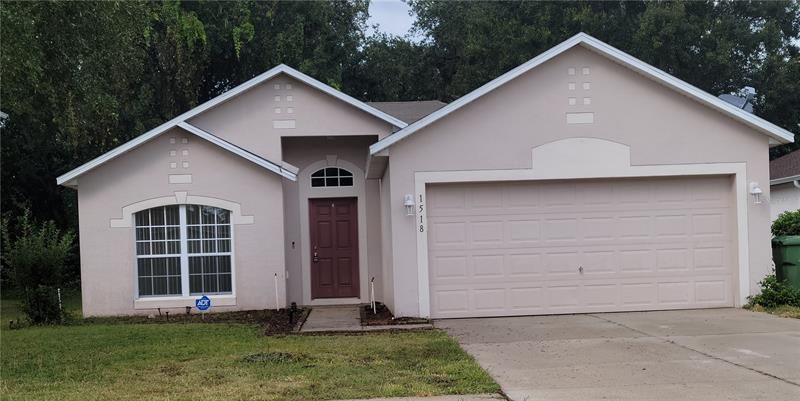 Recently Rented: $1,825 (3 beds, 2 baths, 1442 Square Feet)