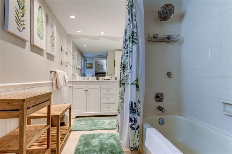 Well stocked bathroom (7x10.1) w dial body wash, shampoo, conditioner, q-tips, cotton balls