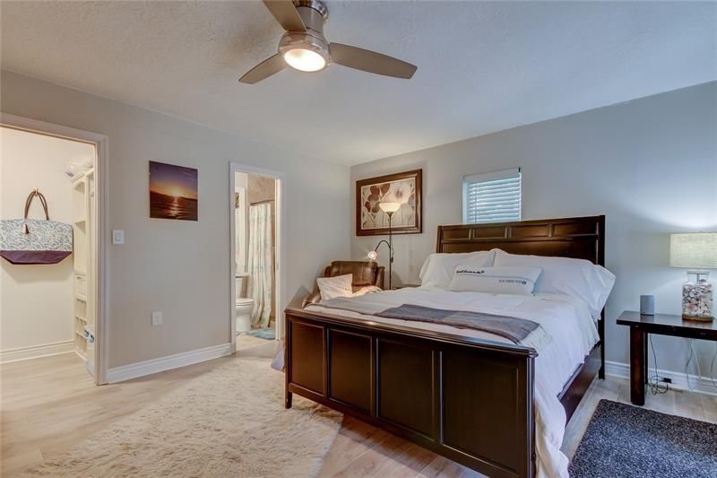 Owner Retreat is well lit, spacious room! Ensuite Bathrrom walk in closet, Queen size Bed