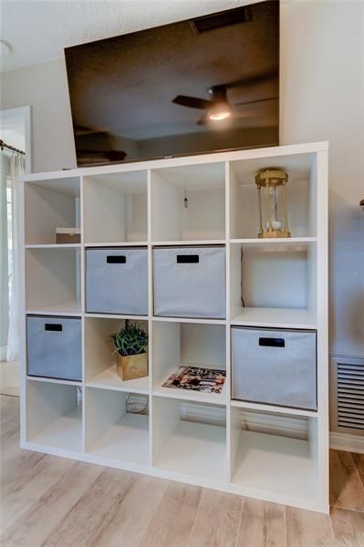 Plenty of storage space for your belongings.. Pull out cubical baskets + a full chest