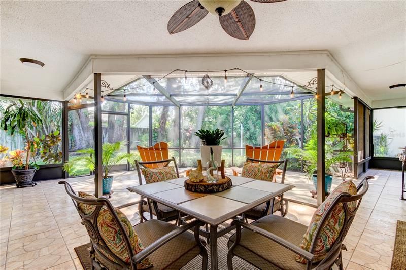 Enjoy dinner outside, rood over the table ceiling fan for a breeze