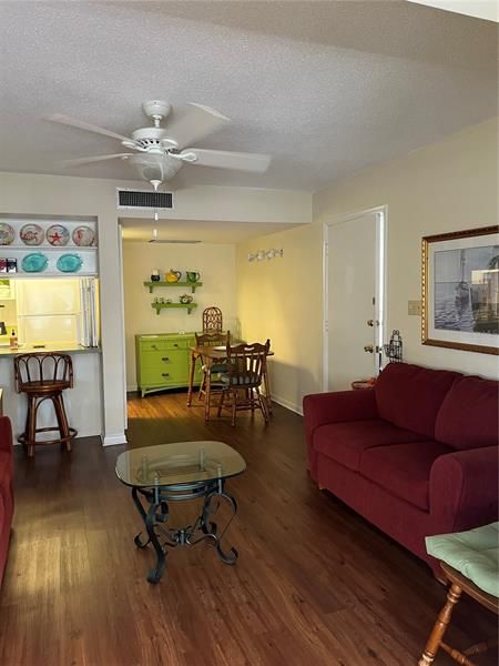 Recently Rented: $900 (1 beds, 1 baths, 928 Square Feet)