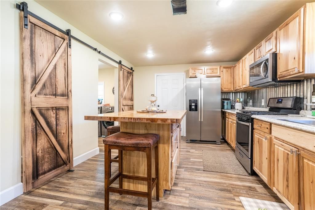 Recently Sold: $230,000 (3 beds, 2 baths, 1368 Square Feet)