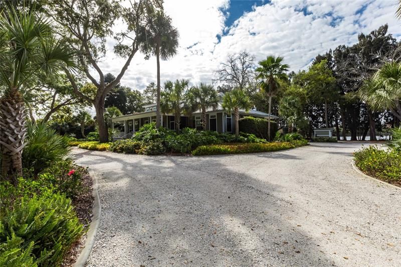 Recently Sold: $3,000,000 (3 beds, 2 baths, 3713 Square Feet)
