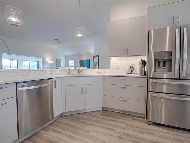 BEAUTIFUL STAINLESS APPLIANCES:  DOUBLE-DRAWER FRENCH DOOR REFRIGERATOR.  LOTS OF POT DRAWERS AND PULL-OUTS IN EVERYTHING:  PANTRY, BATHROOMS, LAUNDRY, LINEN CLOSET ... EVERYWHERE!