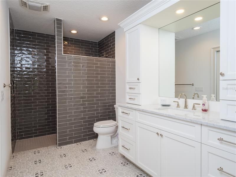 Recently Sold: $4,650,000 (1 beds, 2 baths, 3500 Square Feet)
