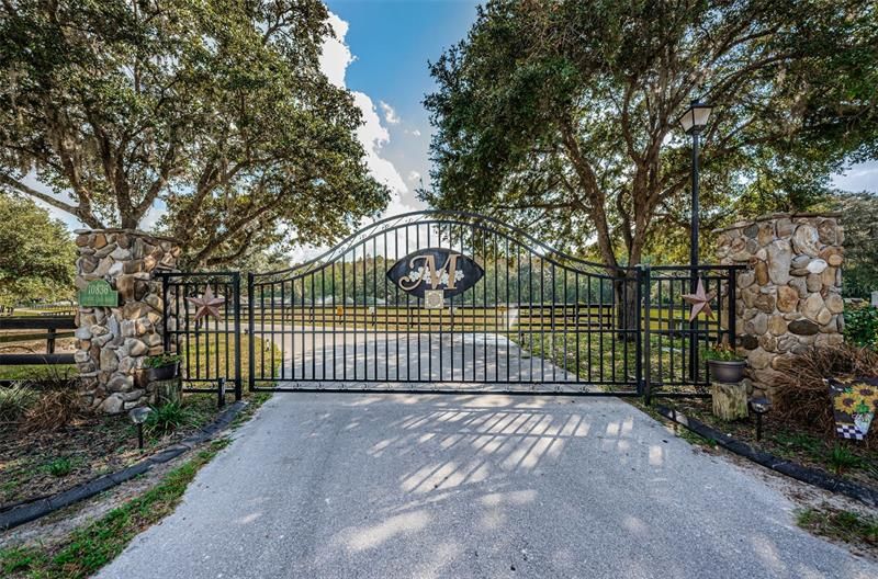 Recently Sold: $1,899,000 (6 beds, 6 baths, 4688 Square Feet)