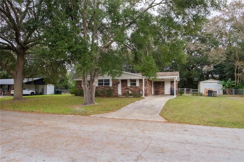Recently Sold: $159,900 (3 beds, 1 baths, 982 Square Feet)