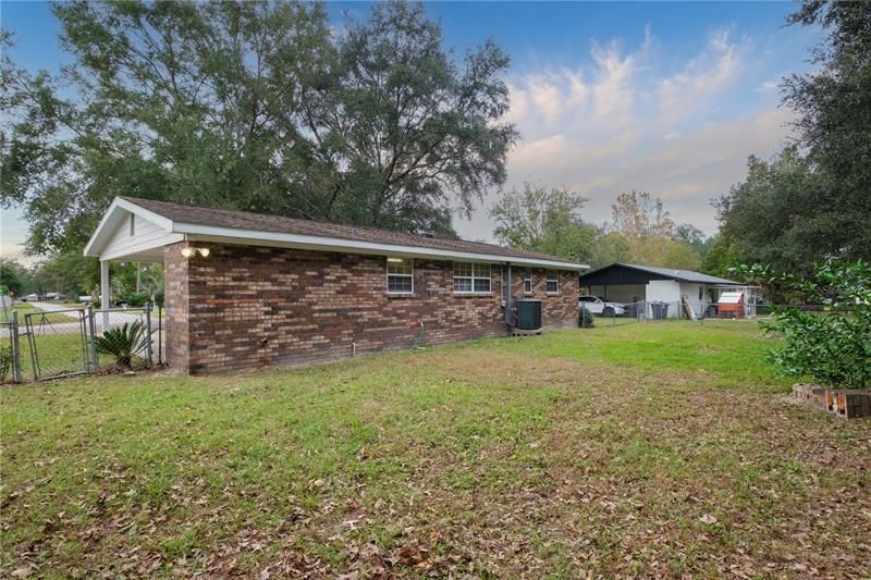 Recently Sold: $159,900 (3 beds, 1 baths, 982 Square Feet)