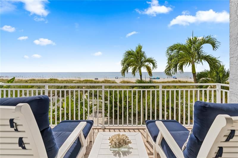 Recently Sold: $4,500,000 (3 beds, 3 baths, 4204 Square Feet)