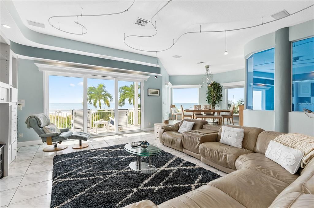 Recently Sold: $4,500,000 (3 beds, 3 baths, 4204 Square Feet)