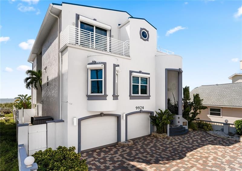 Recently Sold: $4,500,000 (3 beds, 3 baths, 4204 Square Feet)