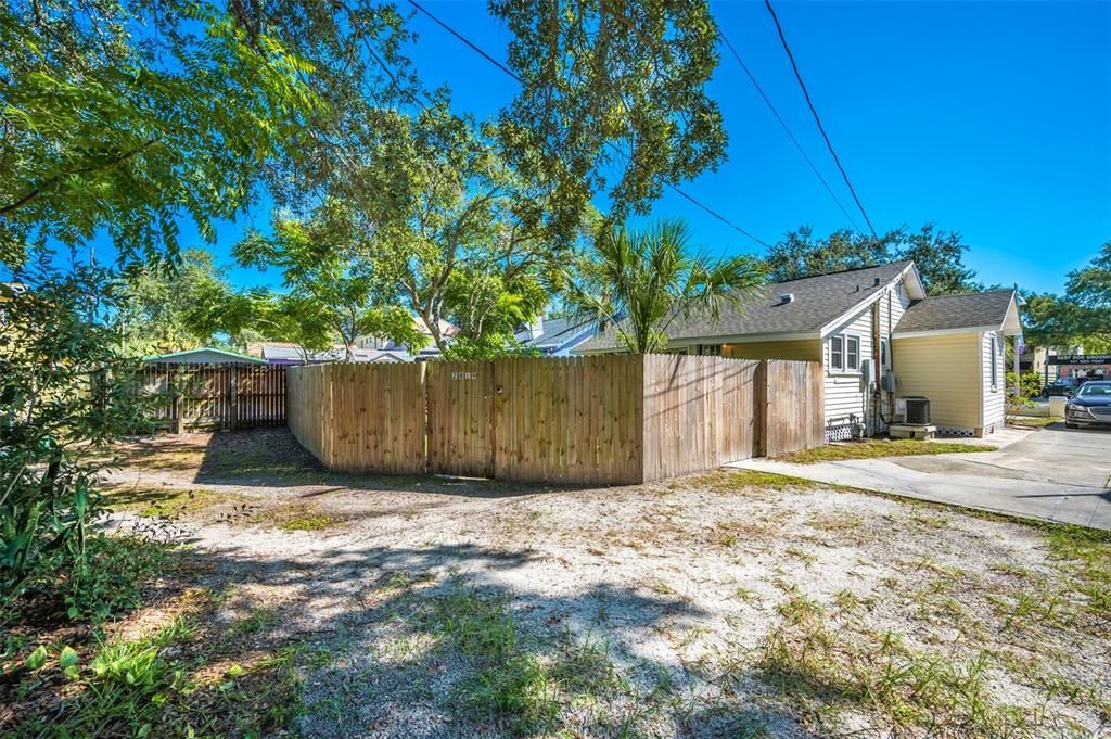 Recently Sold: $550,000 (3 beds, 2 baths, 1105 Square Feet)