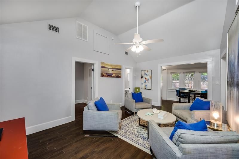 Recently Sold: $550,000 (3 beds, 2 baths, 1105 Square Feet)