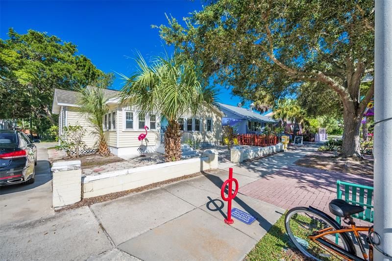 Recently Sold: $550,000 (3 beds, 2 baths, 1105 Square Feet)