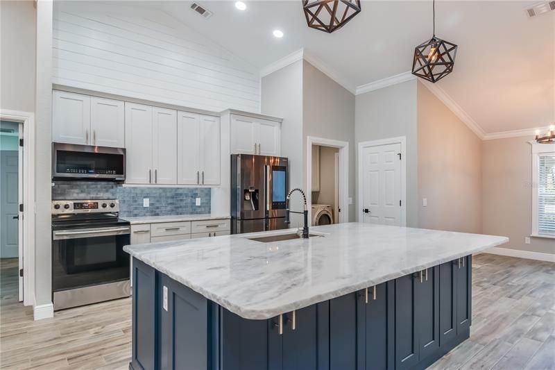 Recently Sold: $1,600,000 (3 beds, 2 baths, 2180 Square Feet)