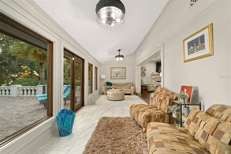 Recently Sold: $2,000,000 (6 beds, 4 baths, 4372 Square Feet)