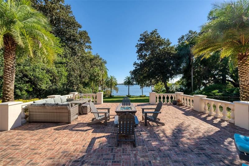 Recently Sold: $2,000,000 (6 beds, 4 baths, 4372 Square Feet)