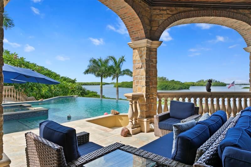 Recently Sold: $12,500,000 (6 beds, 6 baths, 9463 Square Feet)