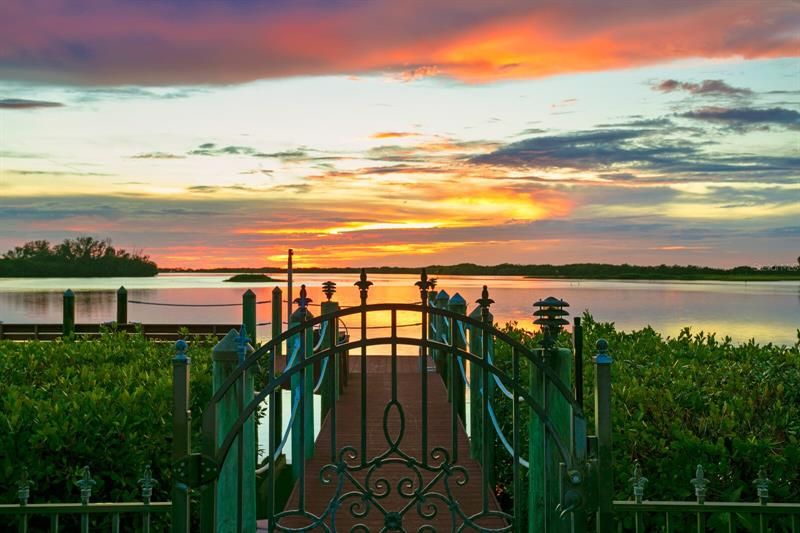 Arrive after your sunset cruise, close the gate and enjoy the view!