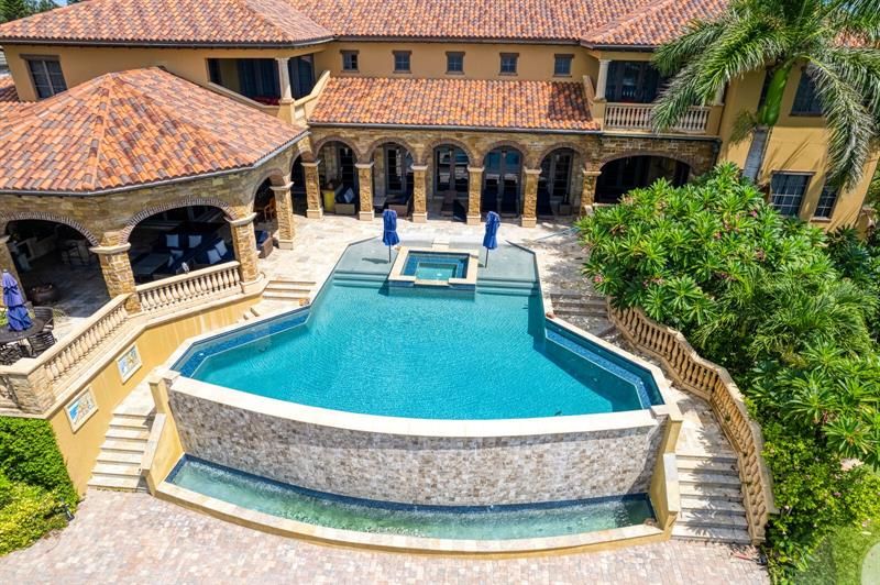 Recently Sold: $12,500,000 (6 beds, 6 baths, 9463 Square Feet)