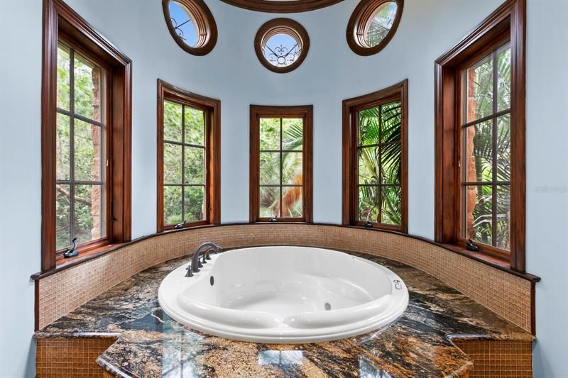The owners bathroom has a huge soaking tub - fun for the grandkids too!