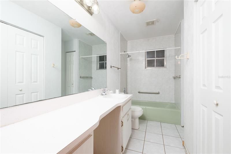 最近售出: $299,900 (3 贝兹, 2 浴室, 1296 平方英尺)