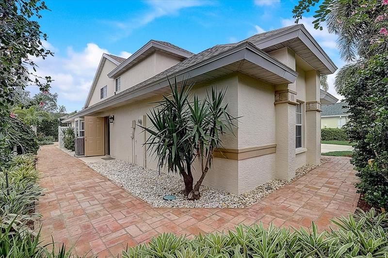 Recently Sold: $881,000 (4 beds, 2 baths, 2138 Square Feet)