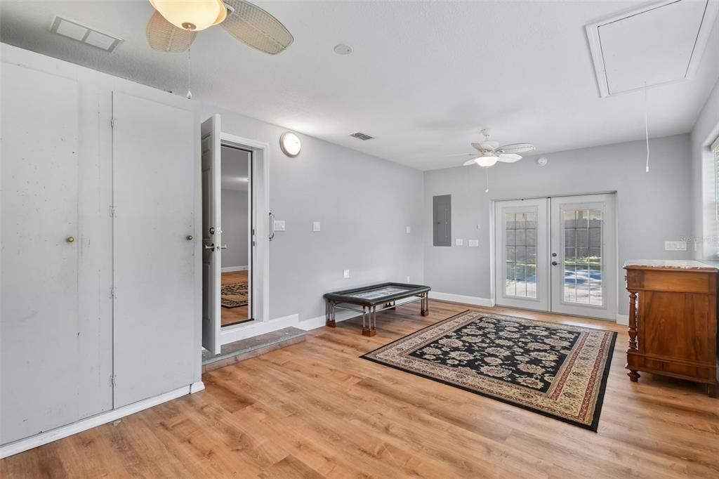 For Sale: $747,000 (2 beds, 1 baths, 1404 Square Feet)
