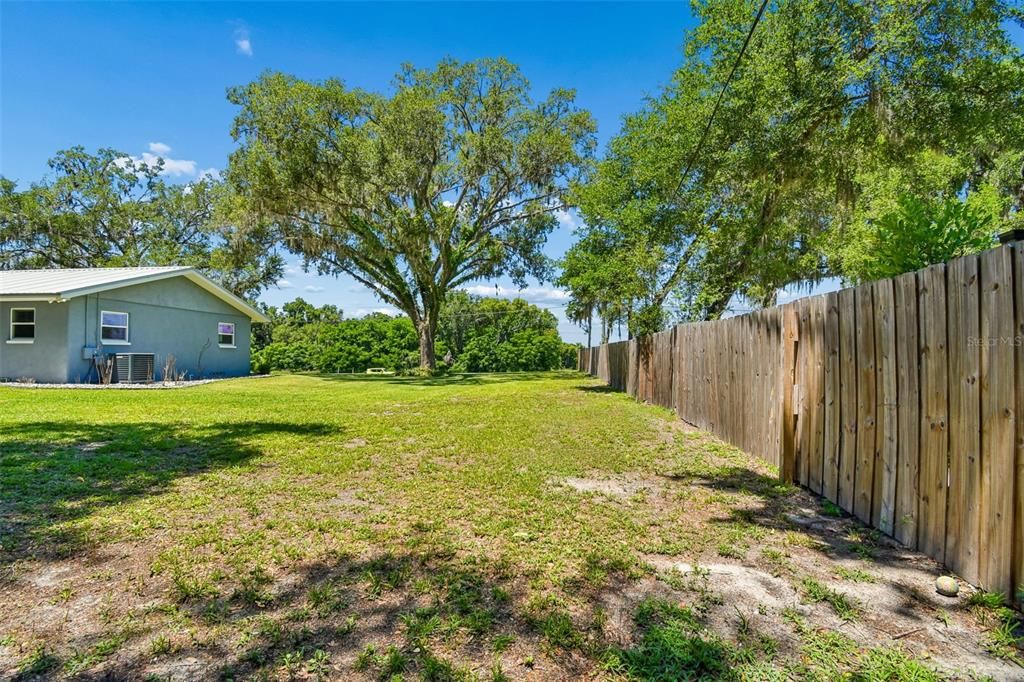 For Sale: $747,000 (2 beds, 1 baths, 1404 Square Feet)