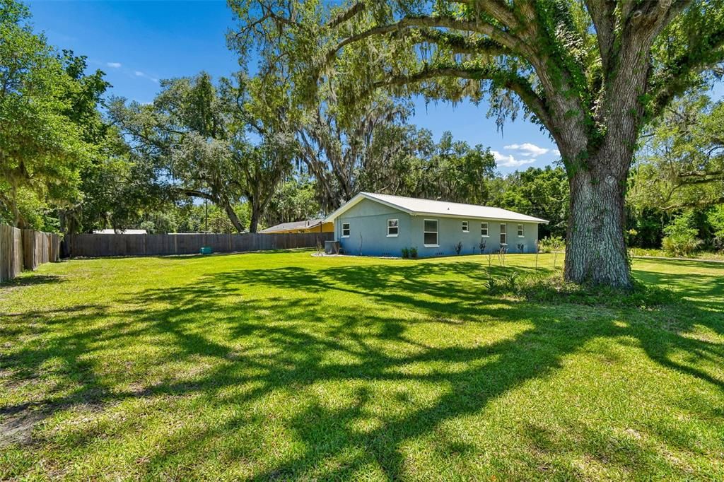 For Sale: $747,000 (2 beds, 1 baths, 1404 Square Feet)
