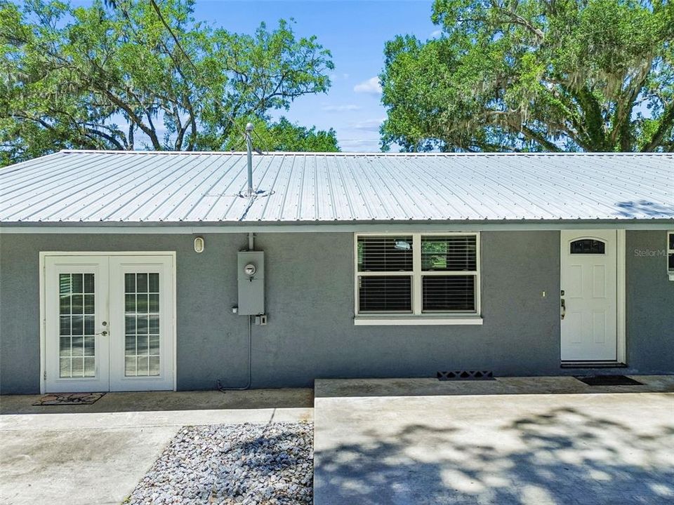 For Sale: $747,000 (2 beds, 1 baths, 1404 Square Feet)