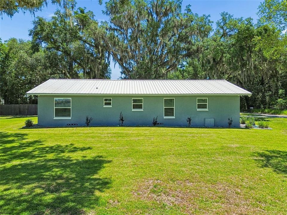 For Sale: $747,000 (2 beds, 1 baths, 1404 Square Feet)