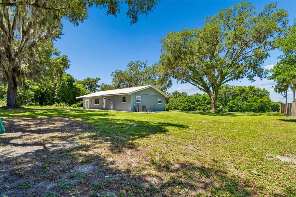 For Sale: $747,000 (2 beds, 1 baths, 1404 Square Feet)