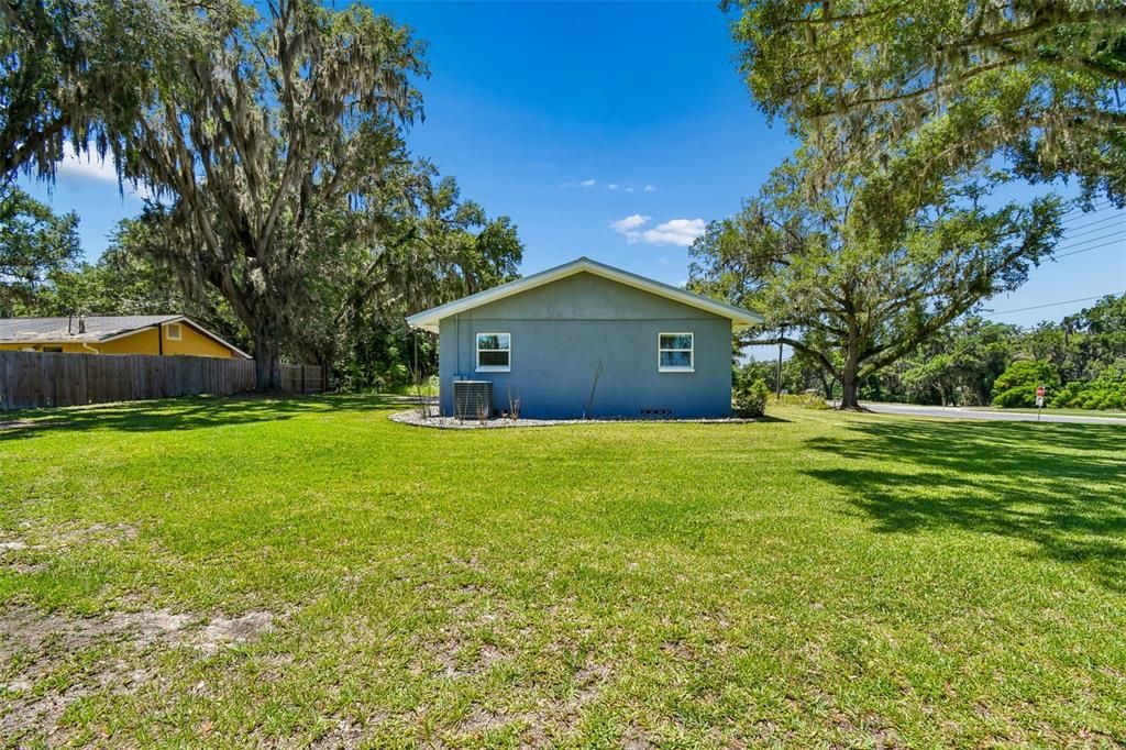 For Sale: $747,000 (2 beds, 1 baths, 1404 Square Feet)
