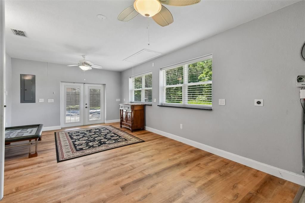 For Sale: $747,000 (2 beds, 1 baths, 1404 Square Feet)