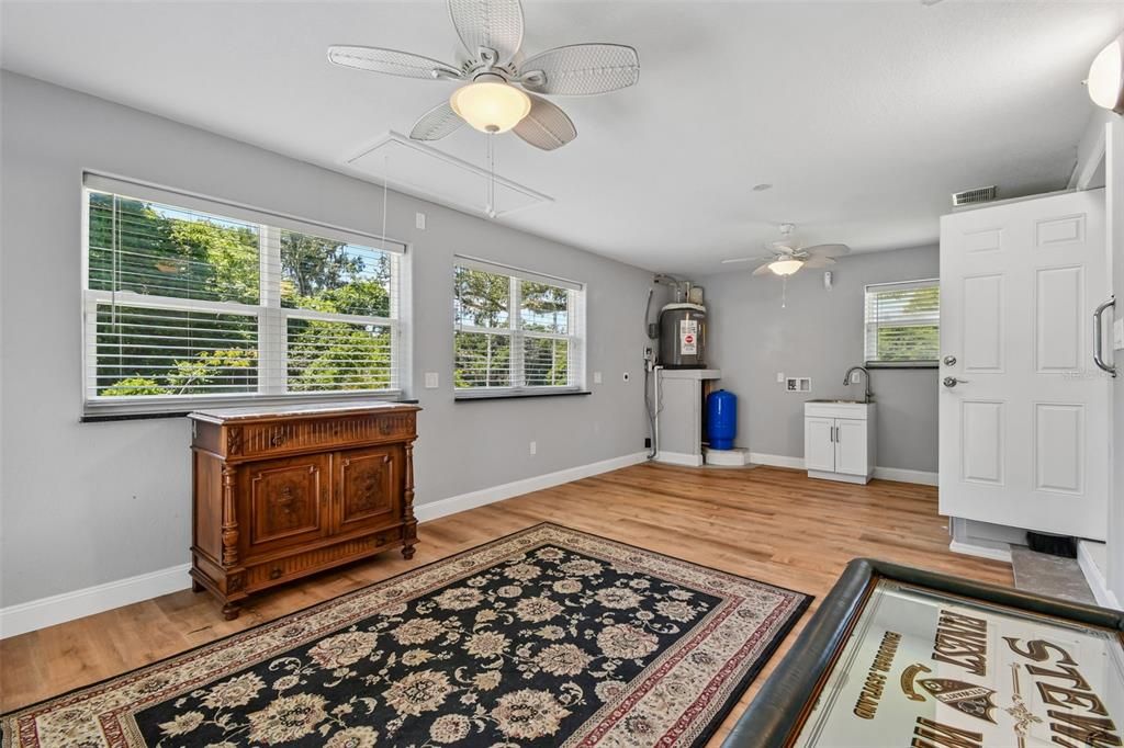 For Sale: $747,000 (2 beds, 1 baths, 1404 Square Feet)