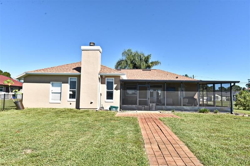 Recently Sold: $495,000 (3 beds, 2 baths, 1827 Square Feet)