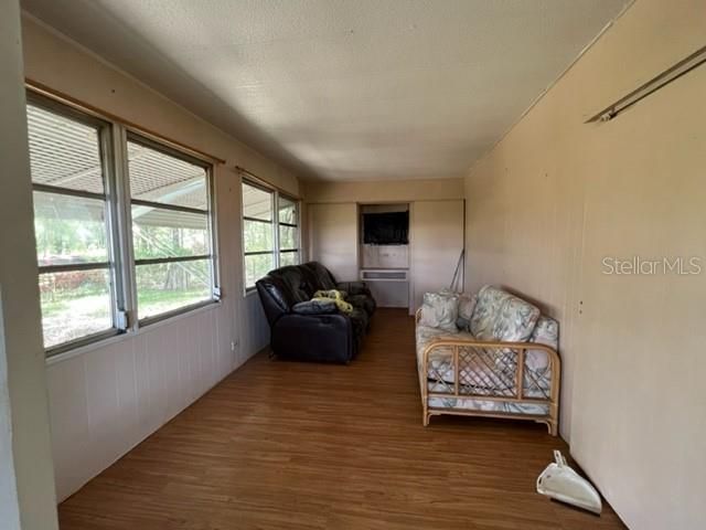 Recently Sold: $125,000 (3 beds, 2 baths, 1196 Square Feet)