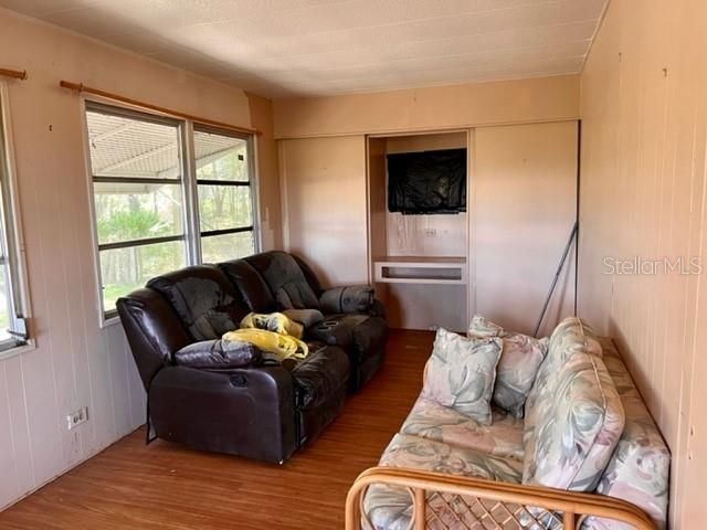 Recently Sold: $125,000 (3 beds, 2 baths, 1196 Square Feet)