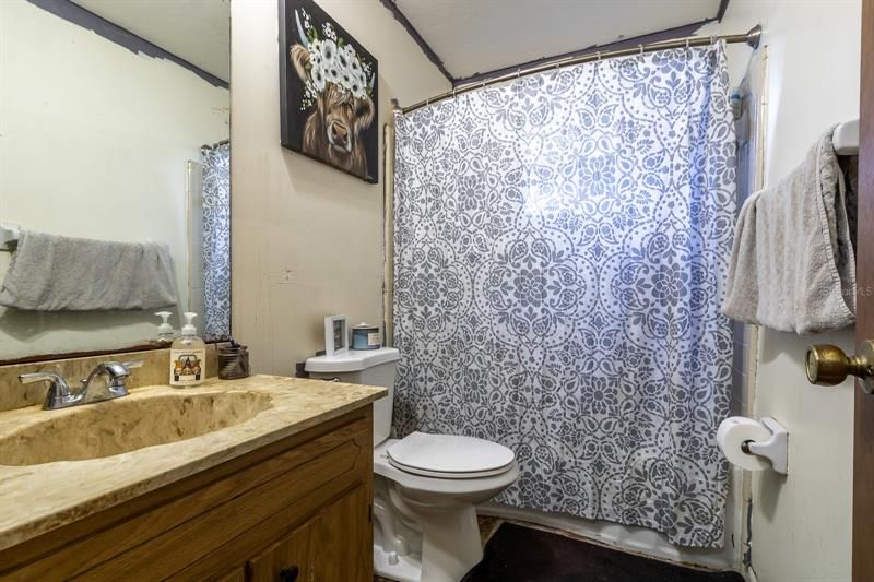 最近售出: $140,000 (2 贝兹, 1 浴室, 1109 平方英尺)