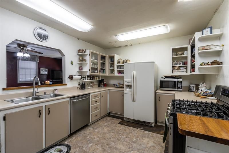 Recently Sold: $140,000 (2 beds, 1 baths, 1109 Square Feet)