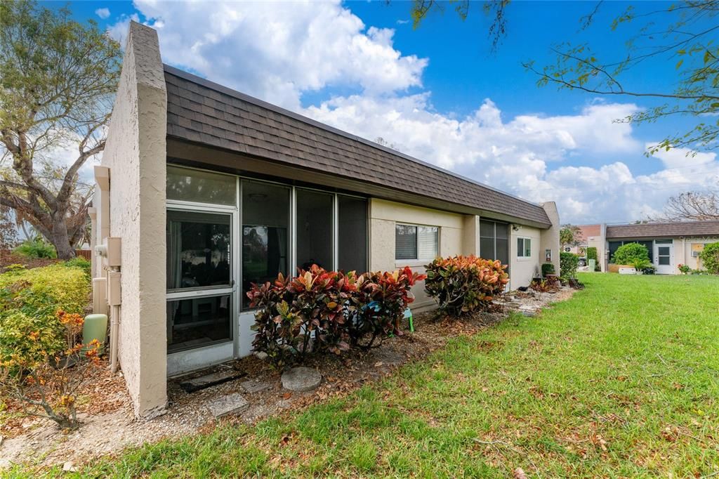 Recently Sold: $197,000 (2 beds, 2 baths, 884 Square Feet)