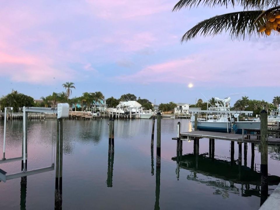 最近售出: $1,275,000 (3 贝兹, 2 浴室, 2177 平方英尺)