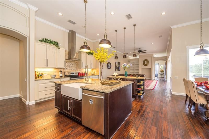 Recently Sold: $1,100,000 (5 beds, 4 baths, 3972 Square Feet)