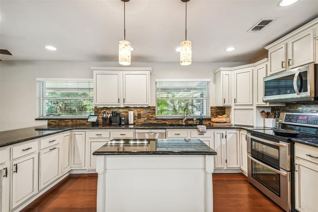 Recently Sold: $695,000 (4 beds, 3 baths, 2342 Square Feet)